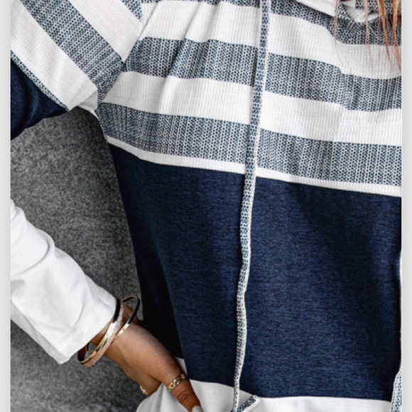 NWOT Blue and white pull over hoodie - Picture 5 of 5